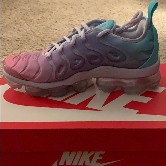 NIKE AIR VAPORMAX PLUS - Picture 6 of 12